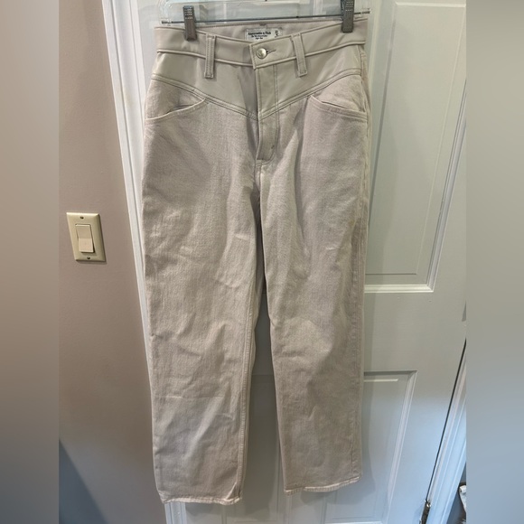 Abercrombie mixed media 90’s relaxed high rise off white jeans size 4 Long - Picture 1 of 13